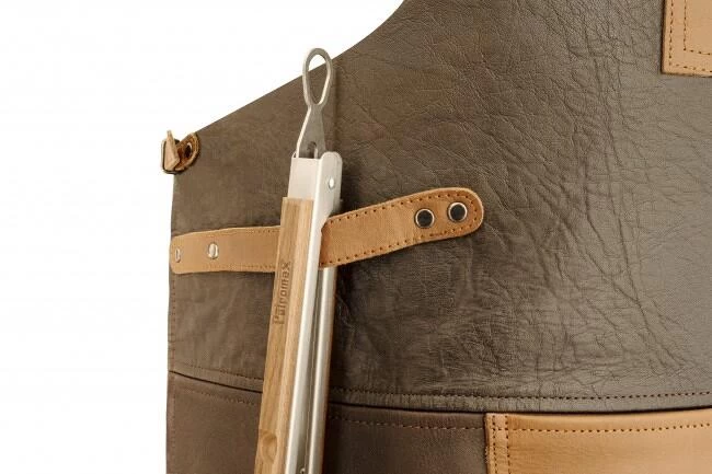 Petromax Büffelleder-Schürze Mit Nackenschlaufe, Braun 2 Petromax Büffelleder-Schürze Mit Nackenschlaufe, Braun – Bild 2